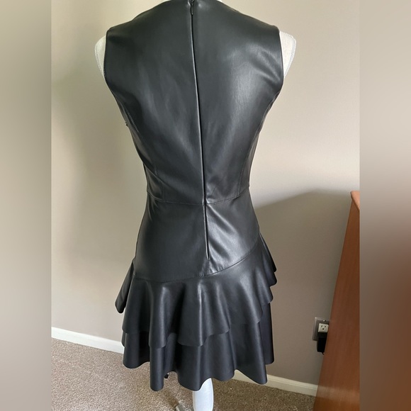 Beautiful faux leather mini, worn once, xsmall, size 2 - Picture 5 of 7